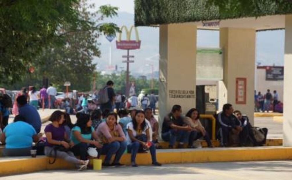 CNTE cierra centros comerciales en Oaxaca