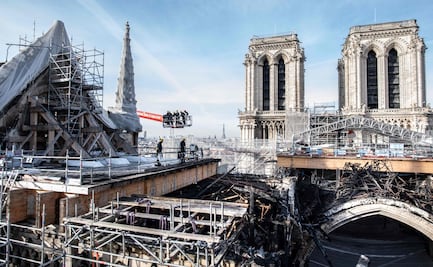 Logran retirar andamio que amenazaba la estabilidad de Notre Dame
