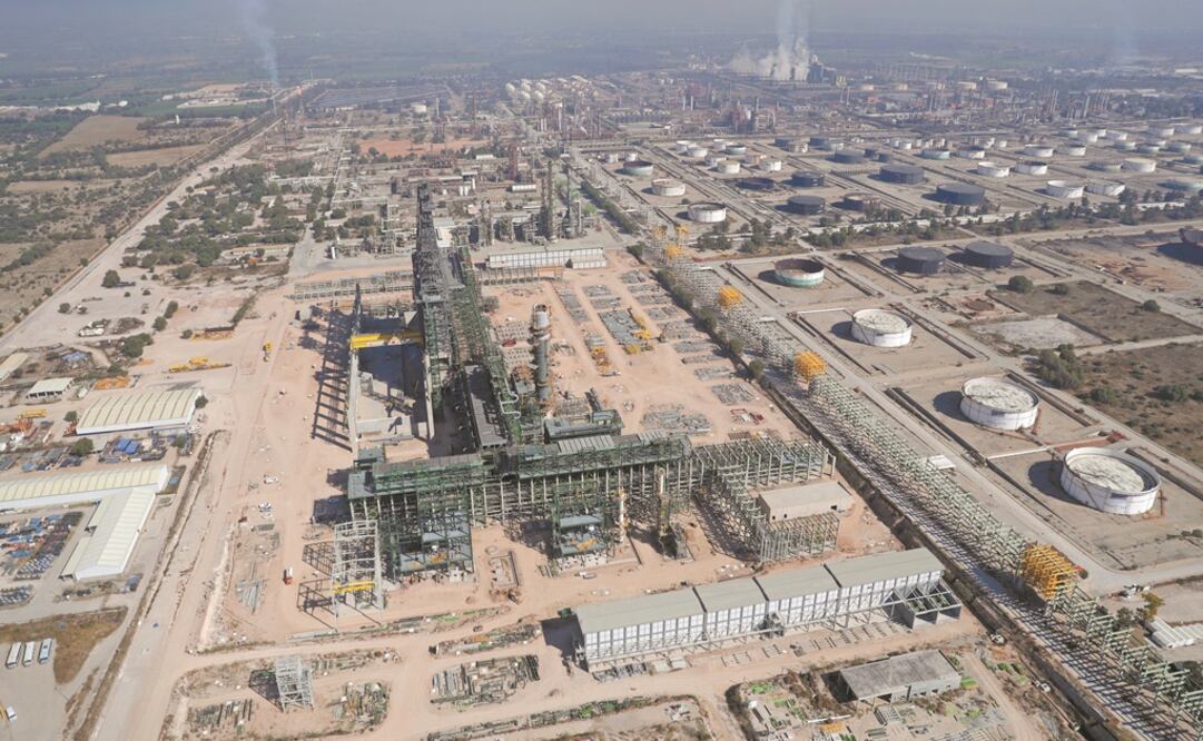 Además de la obra en Dos Bocas, el funcionario de Pemex que firmó contratos con Odebrecht está encargado de reconfigurar las refinerías. ARCHIVO EL UNIVERSAL