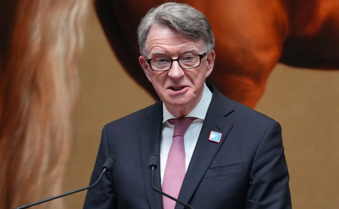 El embajador británico en Estados Unidos, Peter Mandelson, habla durante la ceremonia de rededicación de la estatua de George Washington en la Galería Nacional de Londres, el miércoles 18 de junio de 2025. Foto: AP