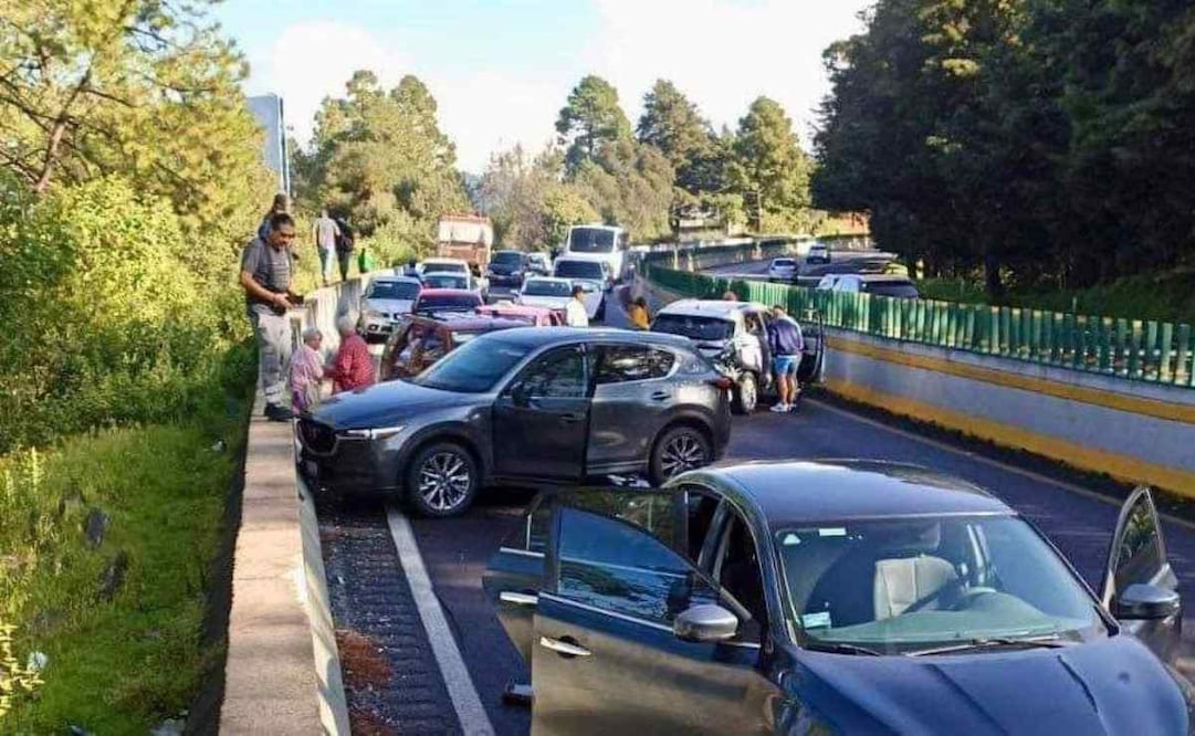 Al lugar del accidente arribaron ambulancias del grupo de emergencias y rescate médico que dieron primeros auxilios a los lesionados este 22 de septiembre de 2024. Foto: Especial/El Universal
