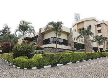 Gobierno británico detiene a los primeros migrantes para ser deportados a Ruanda