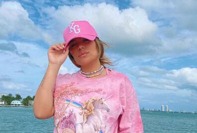 Karol G recibe duras críticas por hablar del racismo usando a su perro