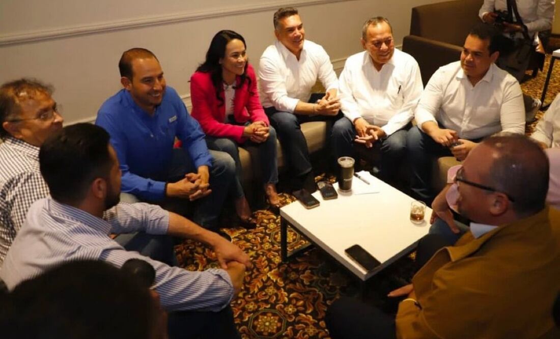 Los líderes nacionales del PRI, Alejandro Moreno; del PAN Marko Cortés; del PRD, Jesús Zambrano del PRD y Mario Cervantes de Nueva Alianza recibieron a la candidata aliancista, Alejandra Del Moral Vela. Foto: Especial