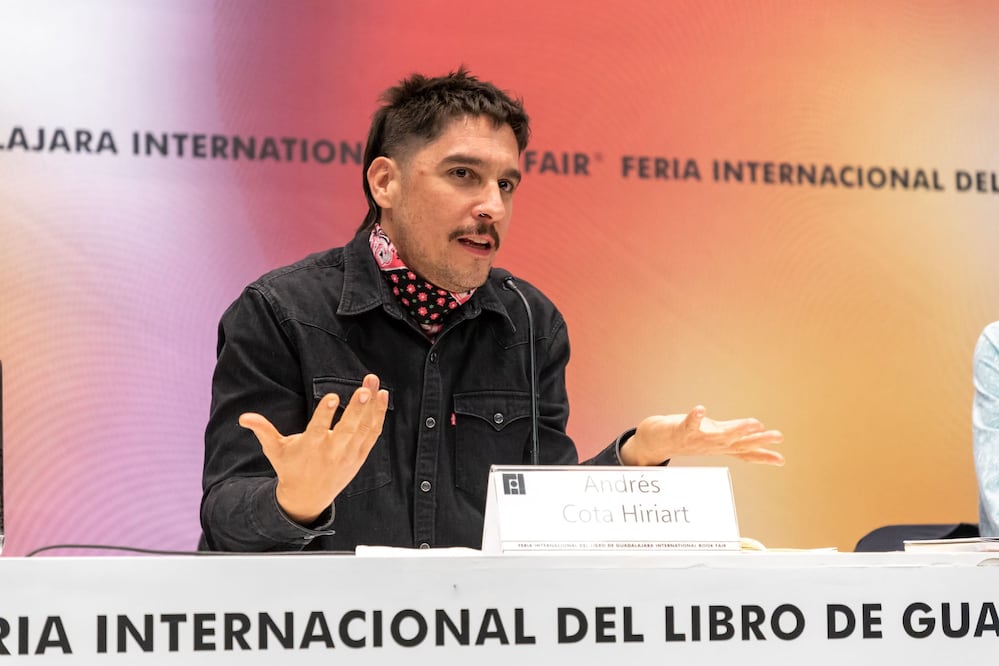 Cota Hiriart, en consonancia con su formación de zoólogo y naturalista, adscribe su escritura a la Liternatura, una corriente que desplaza al hombre del centro del pensar/ FIL Guadalajara