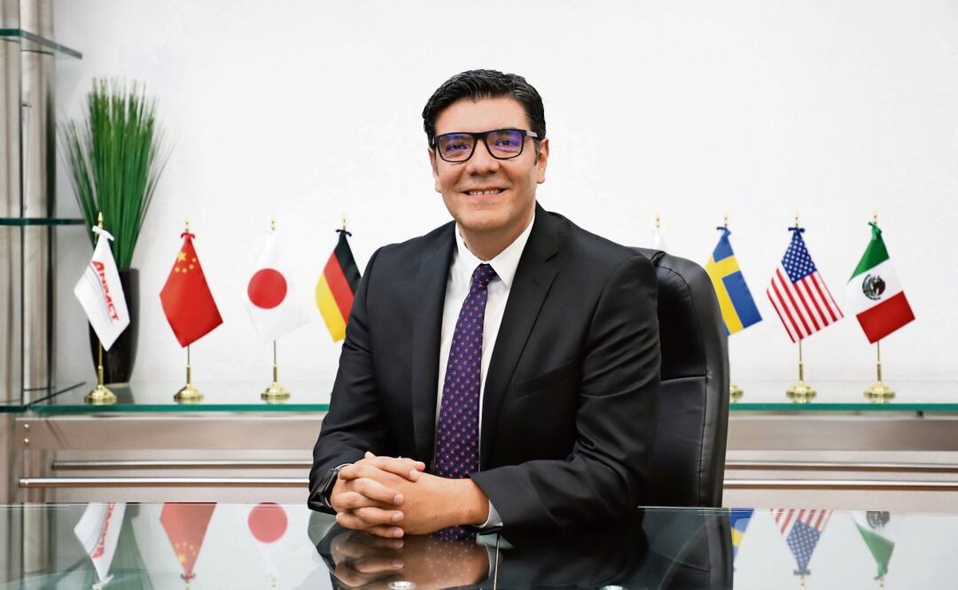 Rogelio Arzate, nuevo presidente de la Asociación Nacional de Productores de Autobuses, Camiones y Tractocamiones, asegura que las nuevas marcas chinas del sector son bienvenidas, siempre que haya piso parejo. Foto: Tomada de X