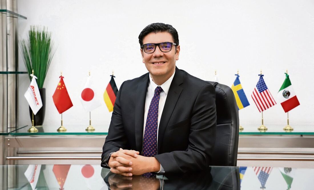 Rogelio Arzate, nuevo presidente de la Asociación Nacional de Productores de Autobuses, Camiones y Tractocamiones, asegura que las nuevas marcas chinas del sector son bienvenidas, siempre que haya piso parejo. Foto: Tomada de X