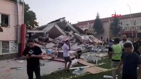 VIDEOS Sismo de 6.1 en Turquía deja estela de destrucción y pánico; deja cientos de afectados y derrumbes de edificios