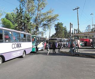 Hombre hiere con una navaja a dos uniformados