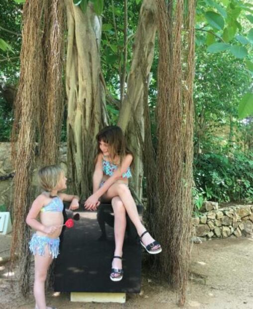 Geraldine Bazán luce sus curvas en bikini