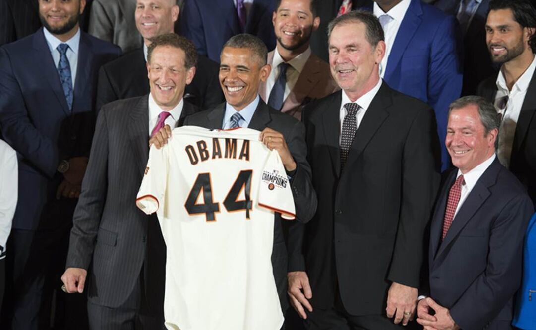 Obama recibe a los Gigantes campeones
