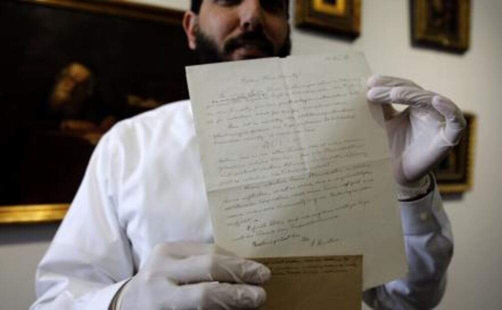 Subastan carta de Einstein por más de 100 mil dólares en Jerusalén