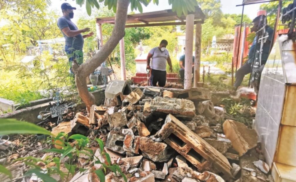 Sepultureros de Salina Cruz, cara a cara con el Covid-19
