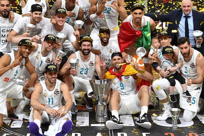 El mexicano Gustavo Ayón es Campeón de Europa