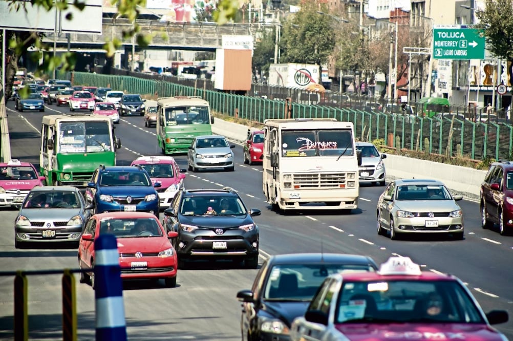Transportistas de la capital del país dijeron estar preocupados porque están en una de las ciudades que tendrá los precios más altos de gasolina. (YADÍN XOLALPA. EL UNIVERSAL)