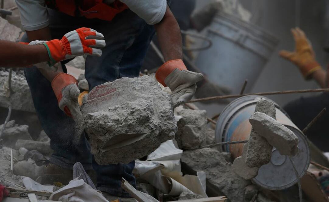 José Ramón Amieva (primero de der. a izq.) dice que la Comisión de Reconstrucción debe decidir cómo se usarán los 15 mmdp del presupuesto. (ALEJANDRO ACOSTA. EL UNIVERSAL)