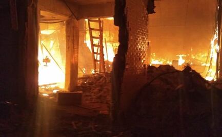 Metrobús suspende servicio en Línea 4 por incendio en mercado de La Merced