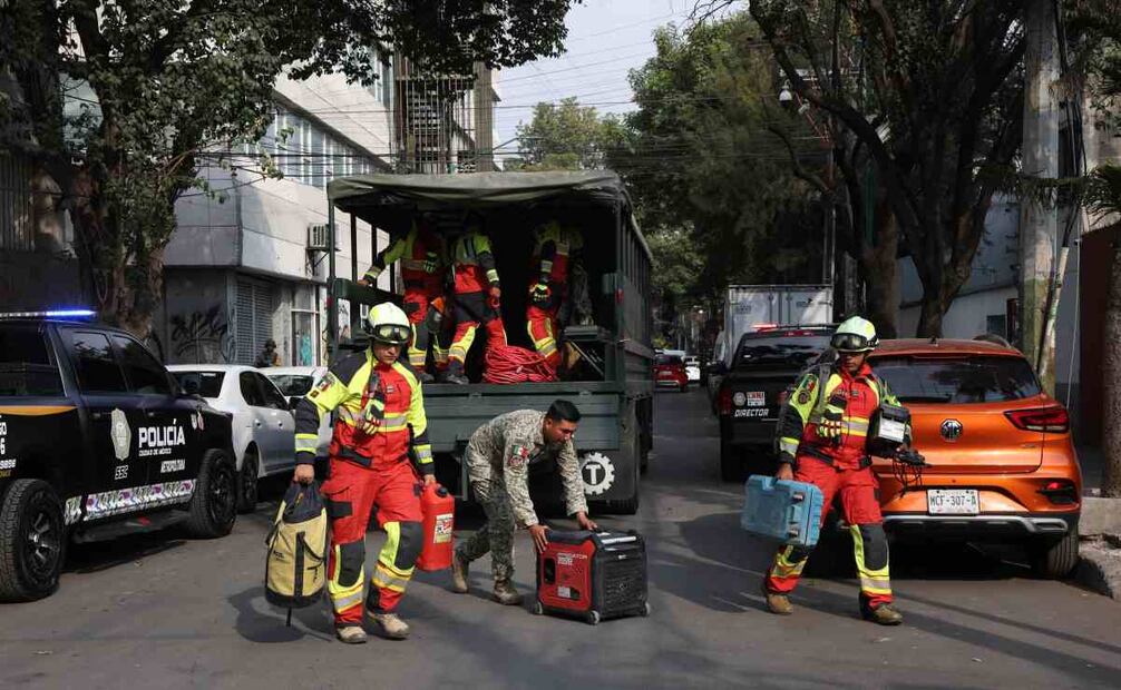 Cuerpos de emergencia acuden a llamado tras derrumbe de edificio en San Antonio Abad. 9 de Marzo 2026/ Foto: Diego Simón. EL UNIVERSAL