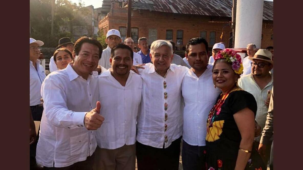 Bajo Reserva Exprés. Diputado cambia su voto por foto con AMLO