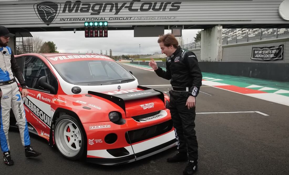 Esta modificación suma un motor modificado que supera los 1,000 hp.