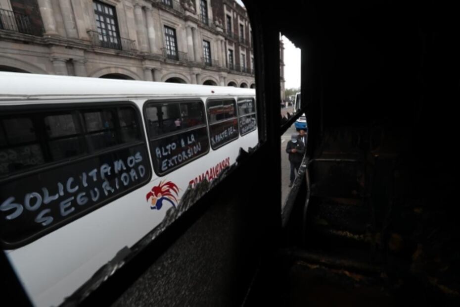 "¡No más quema de camiones!": protestan transportistas en Edomex; exigen seguridad