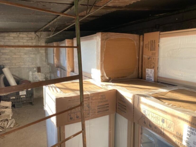 Decomisan un vehículo y 122 lavadoras tras cateo a inmueble en Edomex