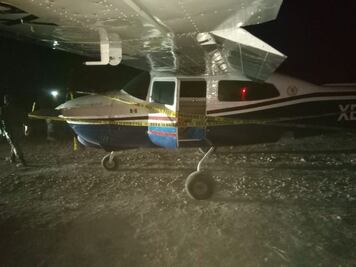 Localizan avioneta abandonada con droga en Culiacán