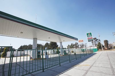 Gasolinera que “vende más barato” ¡lleva 2 años clausurada!
