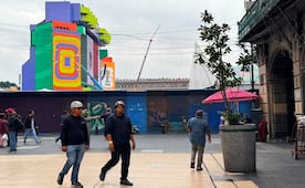 Zócalo sigue cercado pese a acuerdo con comerciantes; mantienen filtros y accesos controlados en el Centro Histórico
