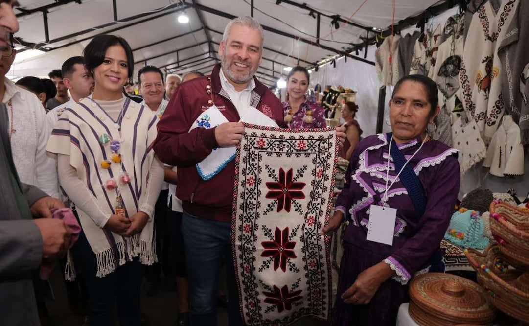 Participan 22 artesanas en Primer Encuentro Nacional de Arte Decorativo y Utilitario en Michoacán. Foto: Especial