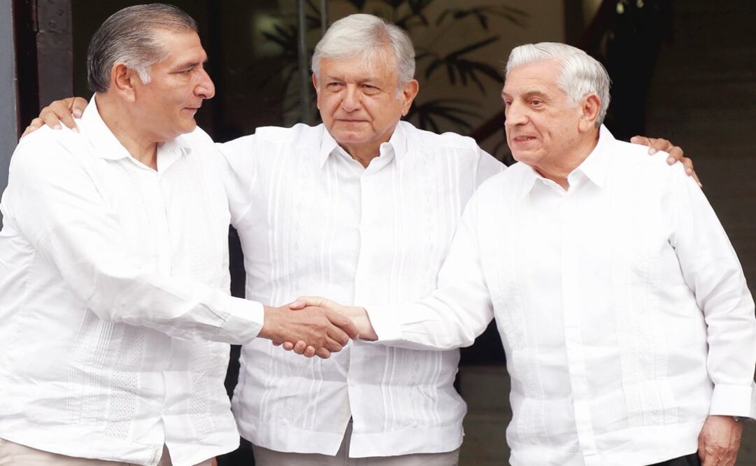 AMLO with Tabasco's incoming and outgoing Governors - Photo: Yadin Xolalpa/EL UNIVERSAL