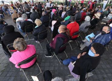 Vacunación de abuelitos genera caos vial en Atizapán