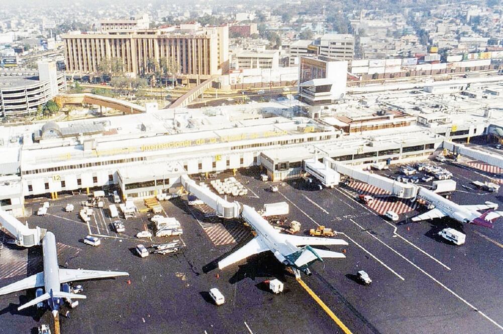 Repor te. Al haber más competencia de asientos por parte de nuevas aerolíneas, las tarifas caen y los márgenes de ganancia de las empresas se aprieten, afirman. Foto: ARCHIVO EL UNIVERSAL