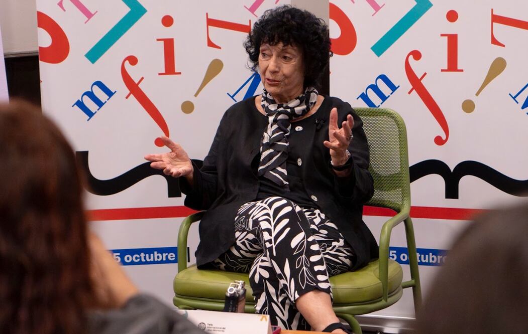 Luisa Valenzuela recibió un reconocimiento dura las actividades de la FIL Monterrey.
Foto: FIL Monterrey, cortesía