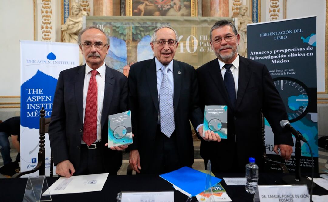 José Halabe Cherem, David Kershenobich y Samuel Ponce de León, en la presentación del libro. Foto: El Universal