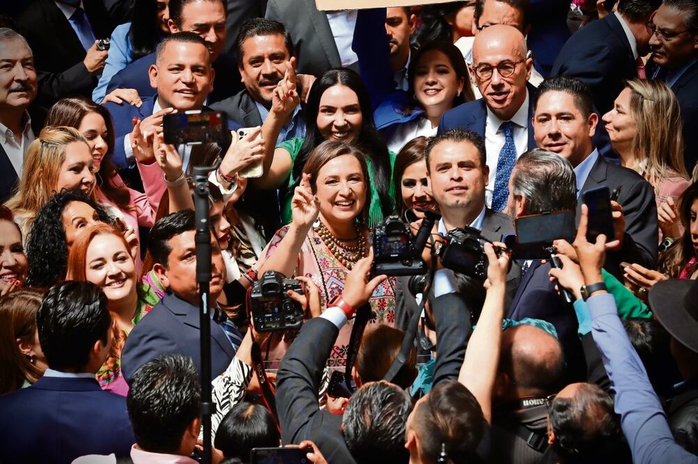 Xóchitl Gálvez Ruiz, aspirante presidencial del Frente Amplio por México, se reunió con diputados federales para discutir algunas propuestas de la oposición al presupuesto 2024. Foto: Berenice Fregoso / El universal