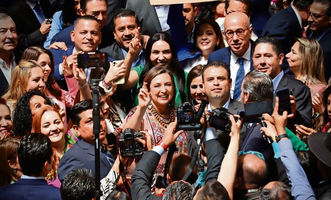 Xóchitl Gálvez Ruiz, aspirante presidencial del Frente Amplio por México, se reunió con diputados federales para discutir algunas propuestas de la oposición al presupuesto 2024. Foto: Berenice Fregoso / El universal