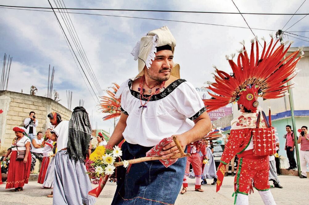 Integrantes de la etnia zoque luchan por retomar sus lenguas originarias con diversas actividades, como el recorrido de la Bajada de Vírgenes, en Tuxtla Gutiérrez (NOTIMEX)
