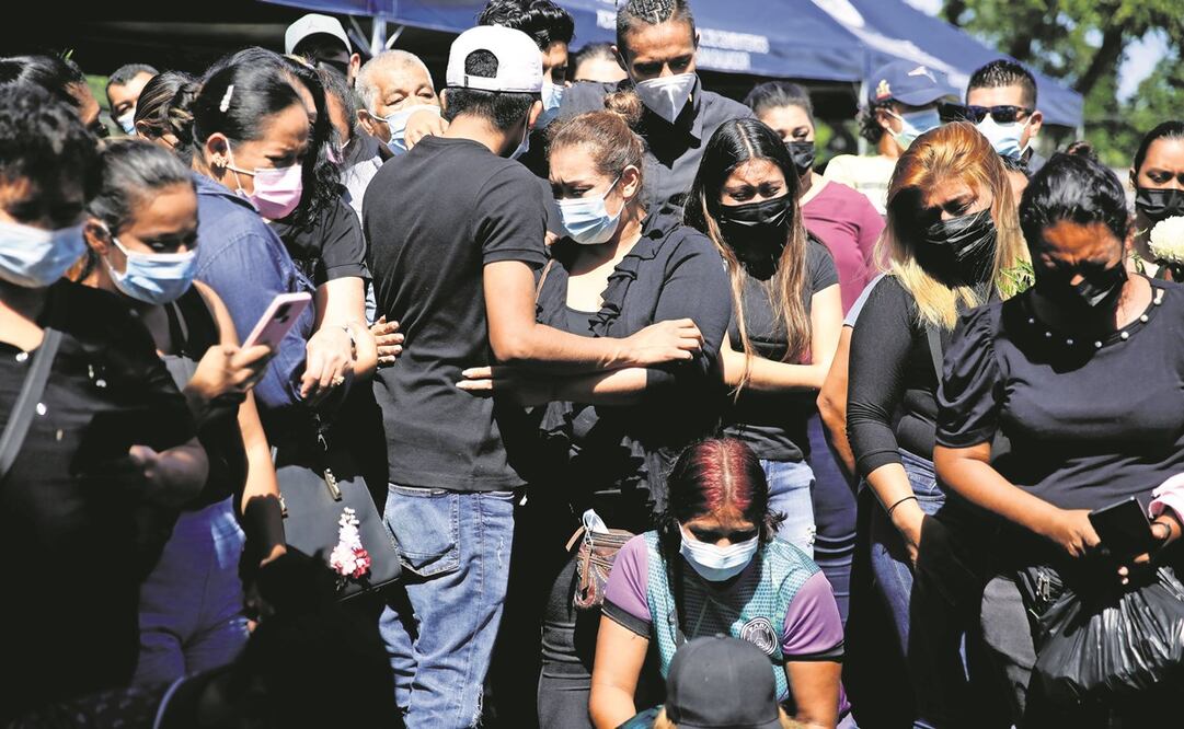 El funeral de la futbolista salvadoreña Jimena Ramírez, asesinada por desconocidos. Foto: RODRIGO SURA. EFE