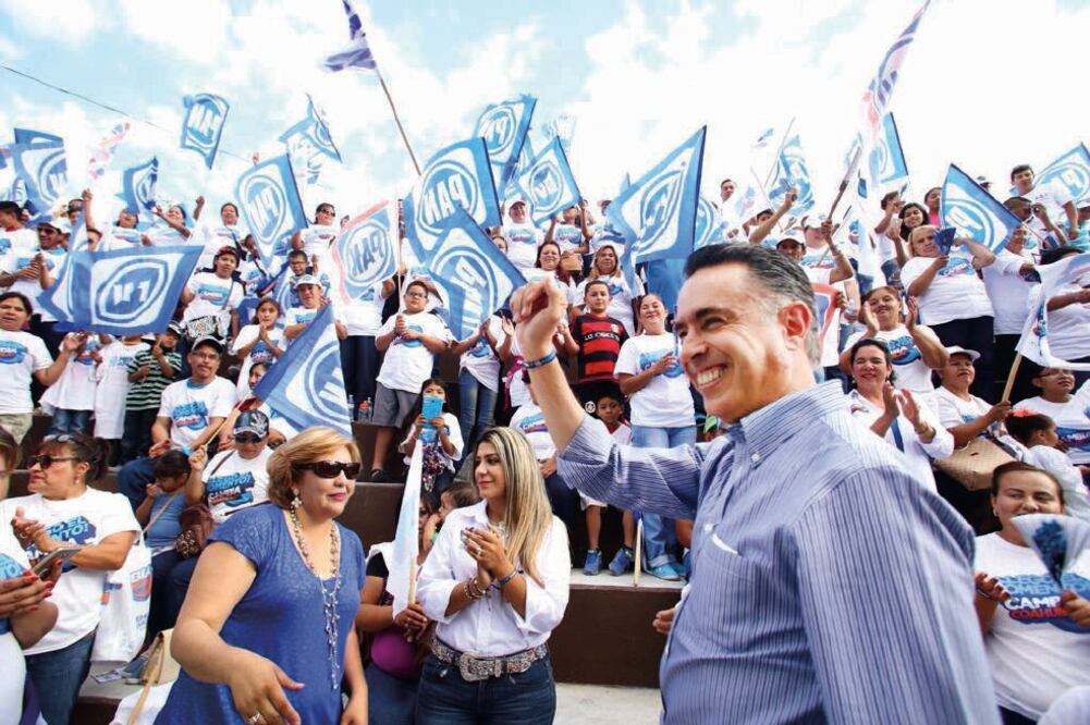 El abanderado del PAN, Guillermo Anaya, criticó que actualmente las administraciones invierten recursos en obras que no son prioridad, como el caso del teleférico en Torreón (CORTESÍA COMUNICACIÓN SOCIAL)