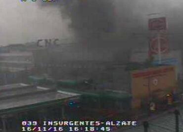 Reportan incendio en tienda de telas en Insurgentes