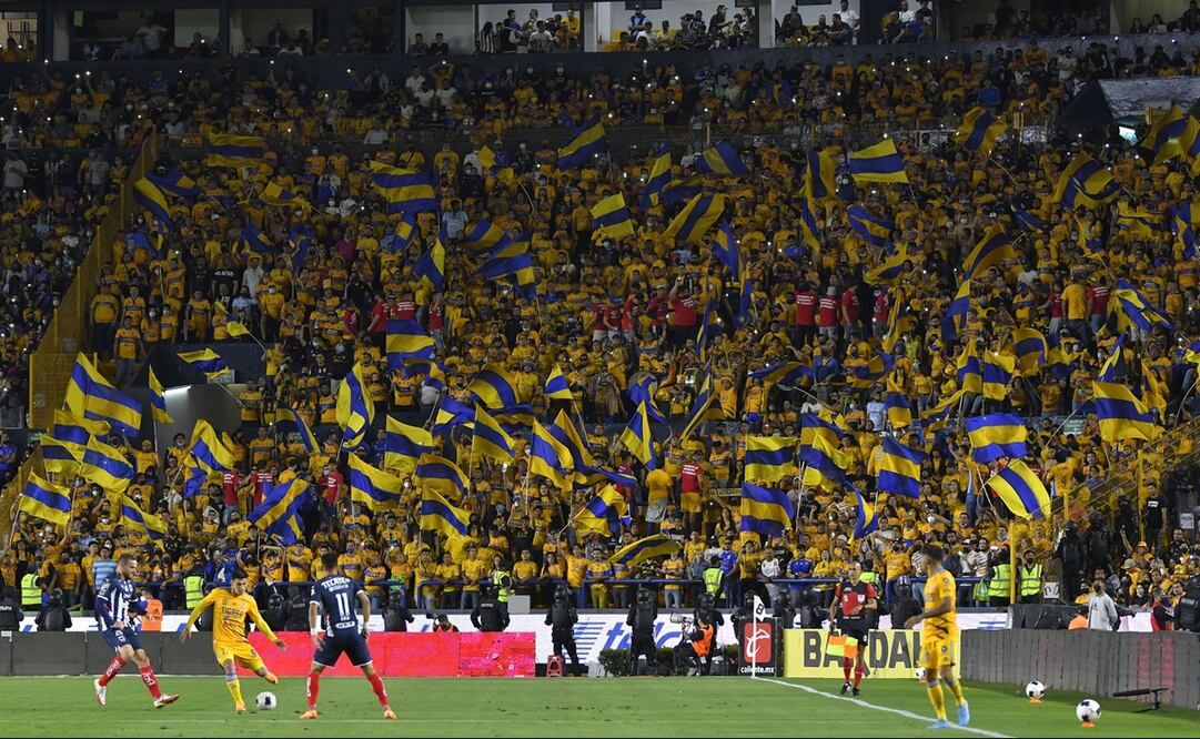 Afición de Tigres en el estadio Universitario - FOTO: Imago7