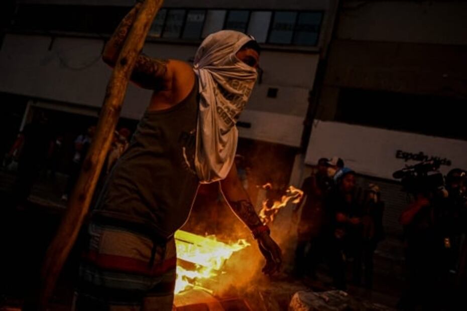 Presidenta de Perú llama a la calma, tras protestas en varias ciudades