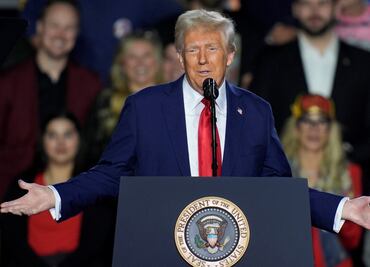 Trump busca eliminar impuestos a propinas; promete “devolver lo justo a los trabajadores”