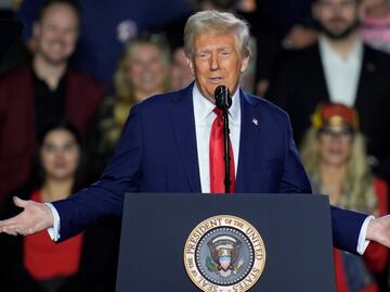 Trump busca eliminar impuestos a propinas; promete “devolver lo justo a los trabajadores”