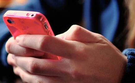 Politécnicos crean aparato para cargar celulares con energía corporal