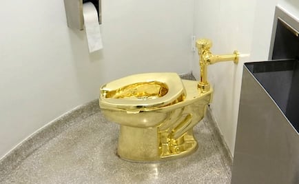 Roban inodoro de oro macizo de museo en Inglaterra