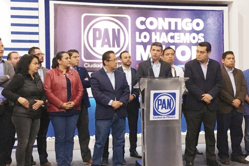 El presidente del PAN capitalino, Mauricio Tabe, dice que urge una reunión con las dirigencias del PRD y Movimiento Ciudadano, que conforman la coalición Por la Ciudad de México al Frente, para definir el futuro de la alianza. (GERARDO SUÁREZ. EL UNIVERS)