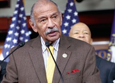 Exigen renuncia de congresista por acoso