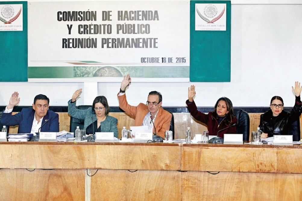 La Comisión de Hacienda y Crédito Público aprobó en lo general la Miscelánea Fiscal para 2016, con 39 votos a favor, dos en contra y cero abstenciones (YADÍN XOLALPA. EL UNIVERSAL)